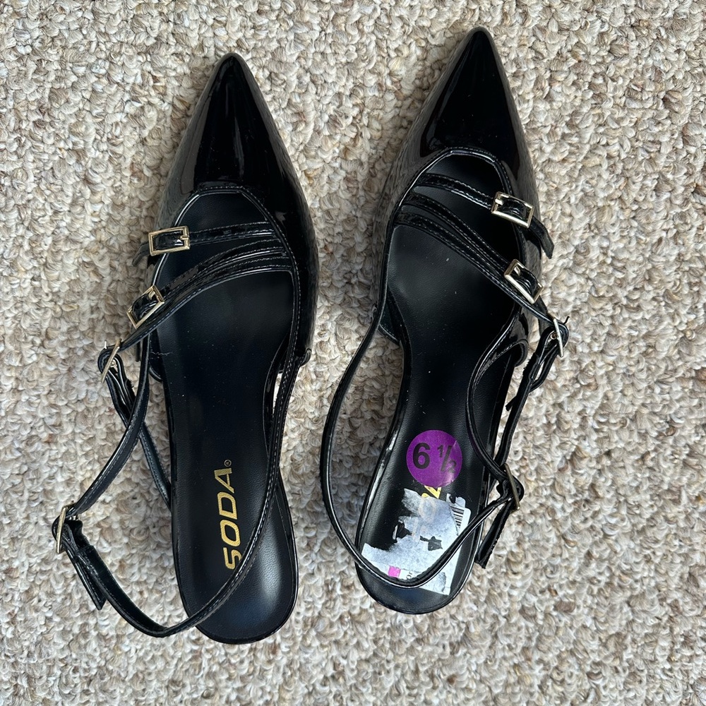 ✅3/$24 Black Patent Faux Leather Kitten Heels